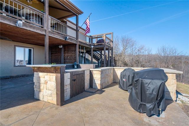 22528 Hatchell Road, Tonganoxie, KS 66086