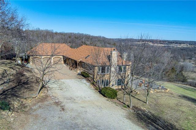 22528 Hatchell Road, Tonganoxie, KS 66086