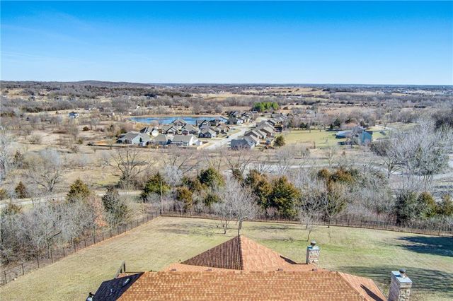 22528 Hatchell Road, Tonganoxie, KS 66086