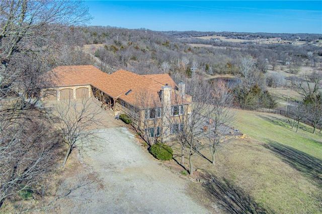 22528 Hatchell Road, Tonganoxie, KS 66086