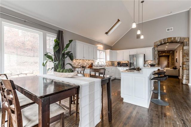 22528 Hatchell Road, Tonganoxie, KS 66086