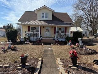 201 W Dalton Road, King, NC 27021