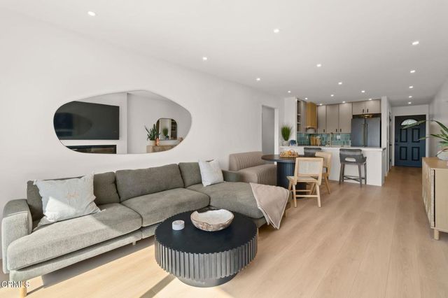 218 E Surfside Drive, Port Hueneme, CA 93041