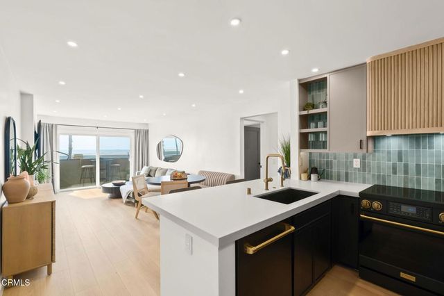 218 E Surfside Drive, Port Hueneme, CA 93041