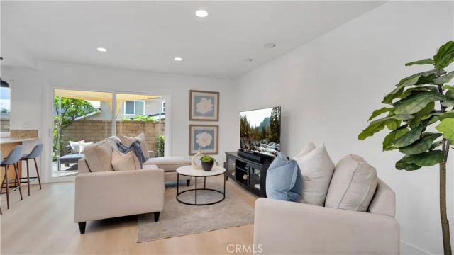 22 Yorktown, Irvine, CA 92620
