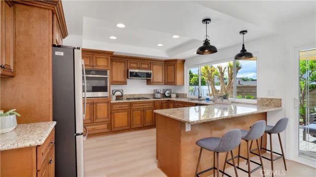 22 Yorktown, Irvine, CA 92620