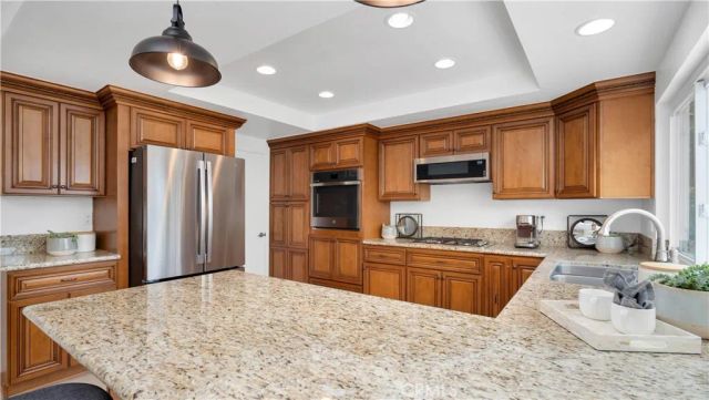 22 Yorktown, Irvine, CA 92620