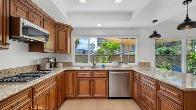22 Yorktown, Irvine, CA 92620