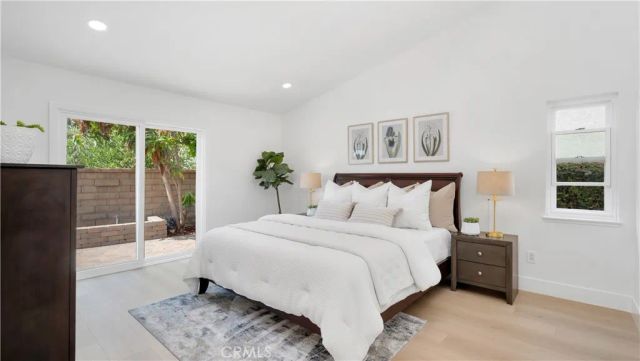 22 Yorktown, Irvine, CA 92620