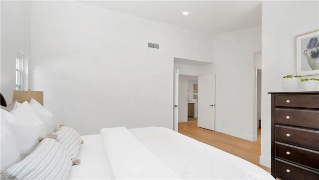 22 Yorktown, Irvine, CA 92620