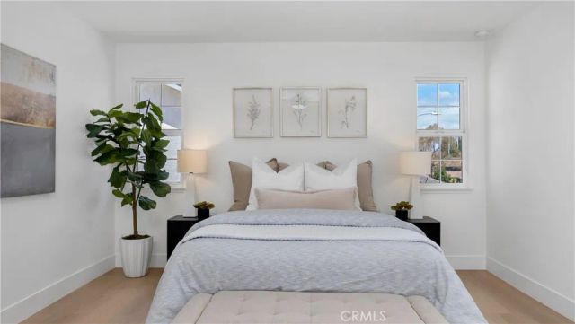 22 Yorktown, Irvine, CA 92620