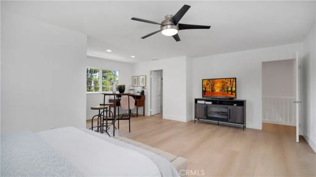 22 Yorktown, Irvine, CA 92620