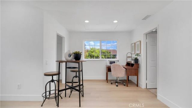 22 Yorktown, Irvine, CA 92620