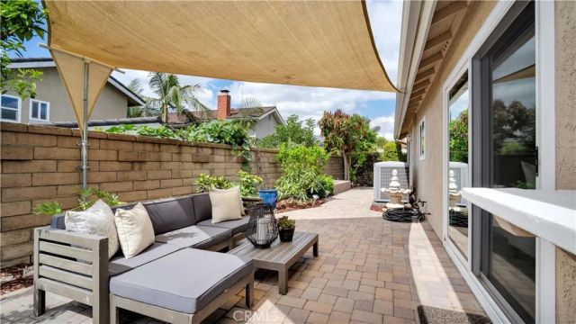 22 Yorktown, Irvine, CA 92620