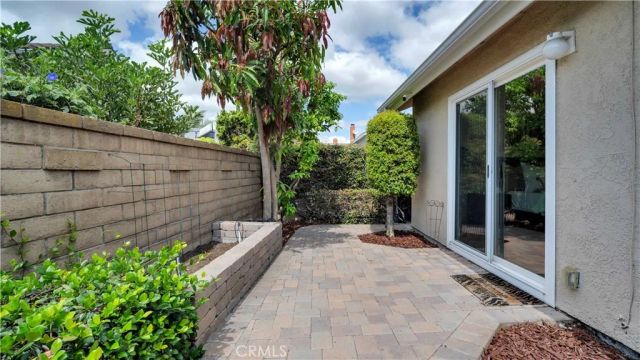 22 Yorktown, Irvine, CA 92620