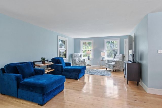83 Longview St, Haverhill, MA 01830