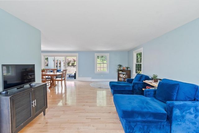83 Longview St, Haverhill, MA 01830