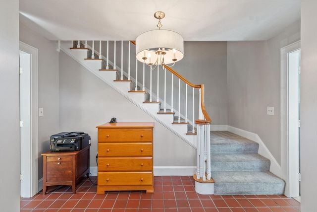 83 Longview St, Haverhill, MA 01830