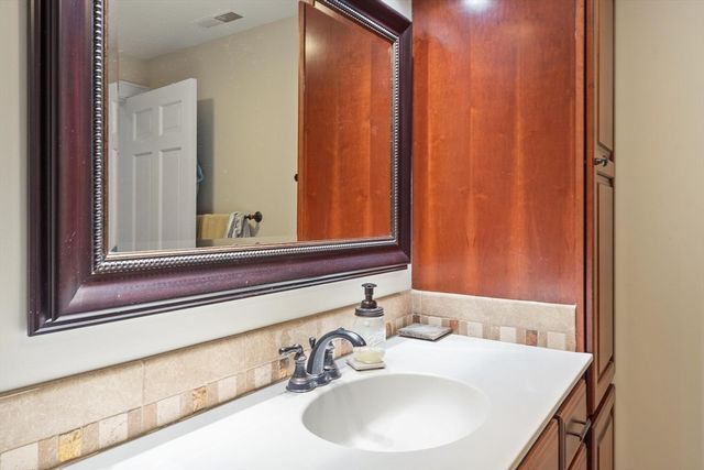 83 Longview St, Haverhill, MA 01830