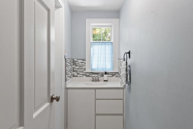 83 Longview St, Haverhill, MA 01830