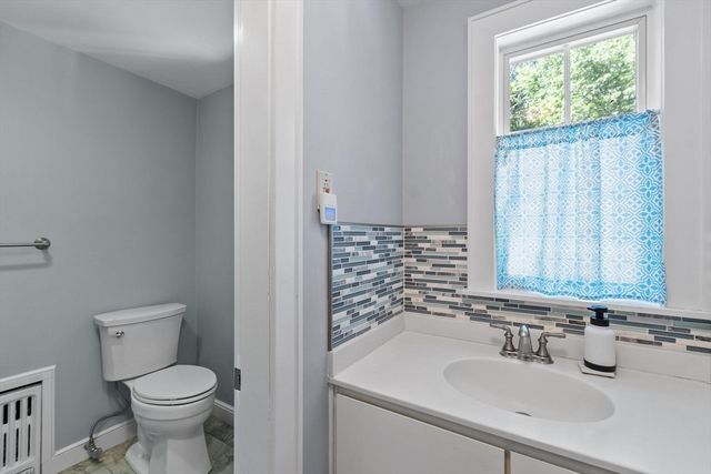 83 Longview St, Haverhill, MA 01830