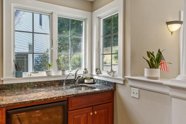 83 Longview St, Haverhill, MA 01830
