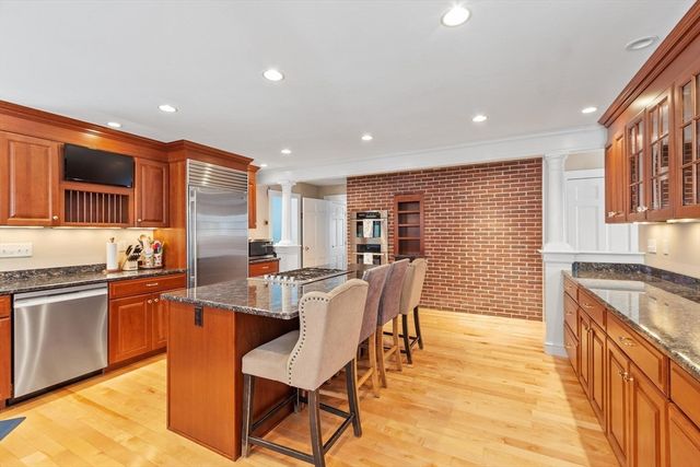 83 Longview St, Haverhill, MA 01830
