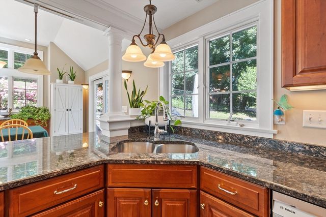 83 Longview St, Haverhill, MA 01830