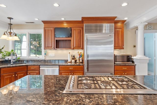 83 Longview St, Haverhill, MA 01830