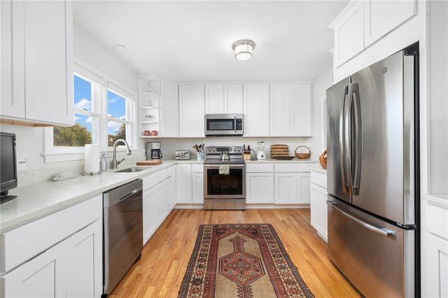 6 Cliff Terrace, Newport, RI 02840