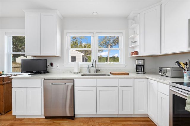 6 Cliff Terrace, Newport, RI 02840