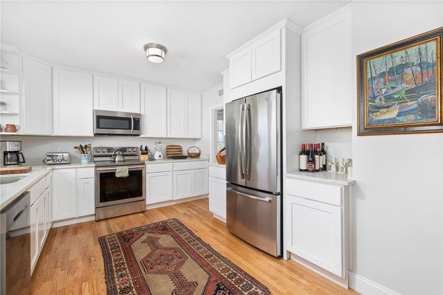 6 Cliff Terrace, Newport, RI 02840