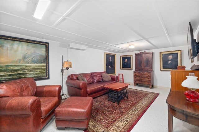 6 Cliff Terrace, Newport, RI 02840