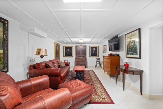 6 Cliff Terrace, Newport, RI 02840