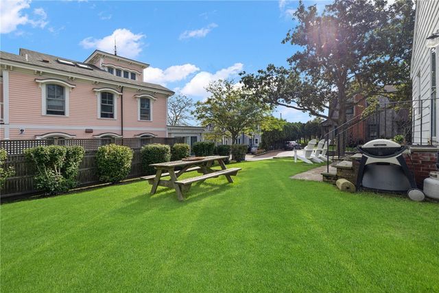 6 Cliff Terrace, Newport, RI 02840