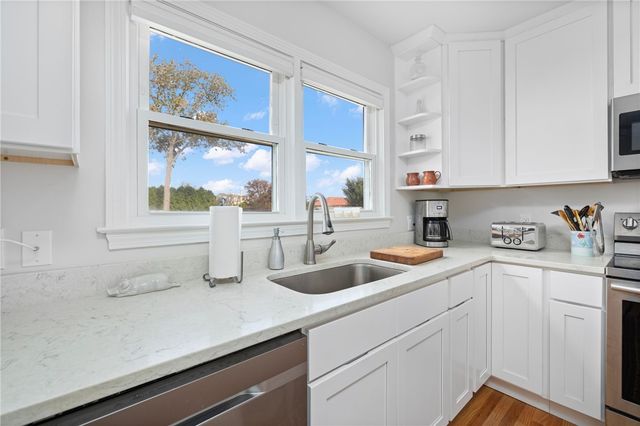 6 Cliff Terrace, Newport, RI 02840