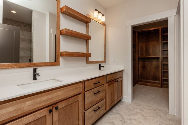 5766 Arbor Springs Drive, Pleasant Hill, IA 50327
