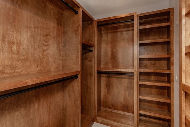 5766 Arbor Springs Drive, Pleasant Hill, IA 50327