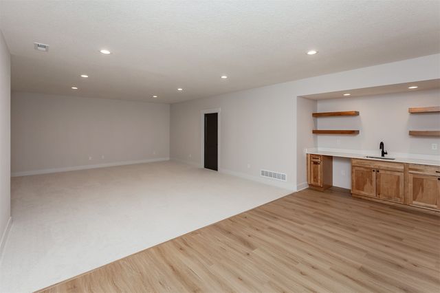 5766 Arbor Springs Drive, Pleasant Hill, IA 50327