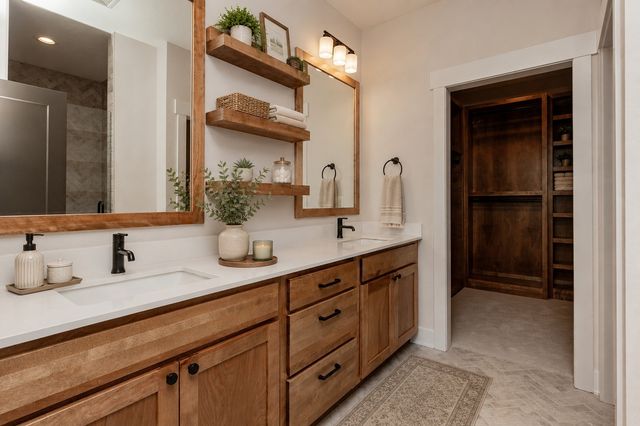 5766 Arbor Springs Drive, Pleasant Hill, IA 50327
