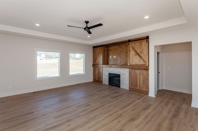5766 Arbor Springs Drive, Pleasant Hill, IA 50327
