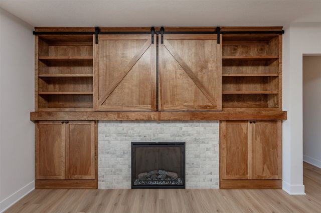 5766 Arbor Springs Drive, Pleasant Hill, IA 50327