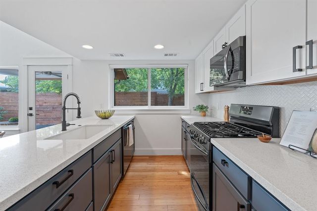 402 W 55th ST 2, Austin, TX 78751