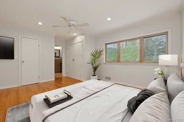 41 Highfield Lane, East Hills, NY 11577