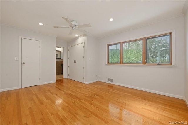 41 Highfield Lane, East Hills, NY 11577