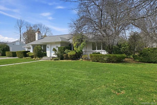 41 Highfield Lane, East Hills, NY 11577