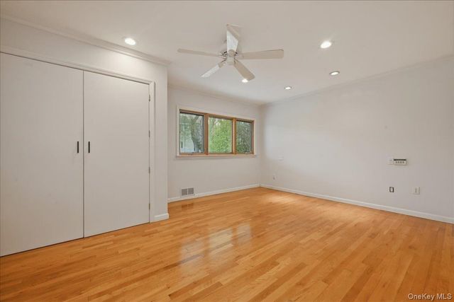 41 Highfield Lane, East Hills, NY 11577