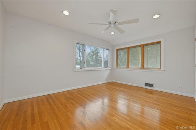 41 Highfield Lane, East Hills, NY 11577