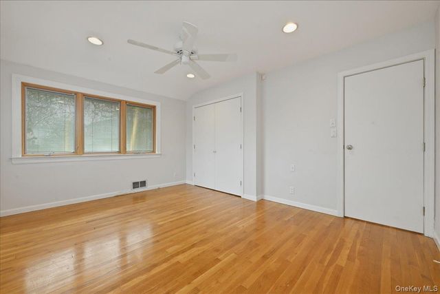 41 Highfield Lane, East Hills, NY 11577