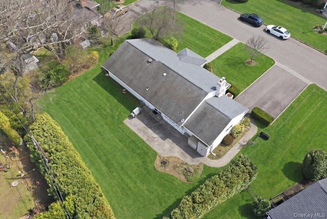 41 Highfield Lane, East Hills, NY 11577